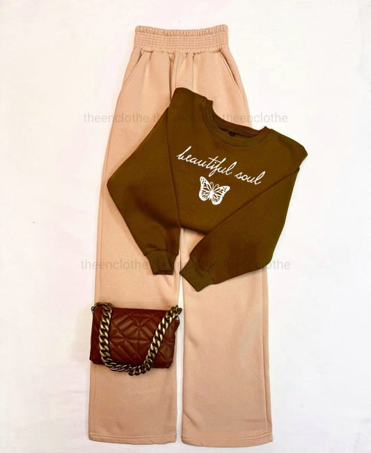 Brown sweatshirt with flapper trouser