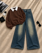 Collar Sweatshirt with Greenish Wide-Leg Jeans